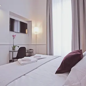 ** Konukevi Gemini Navona İtalya