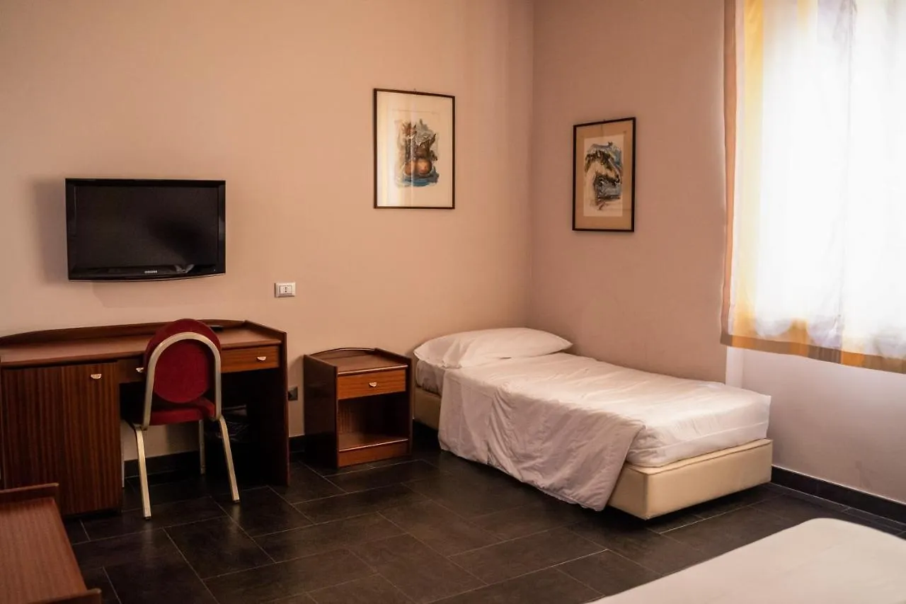 Hotel Mediterraneo Палермо