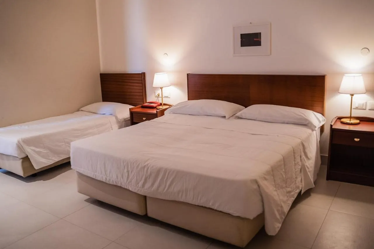 Hotel Mediterraneo Палермо
