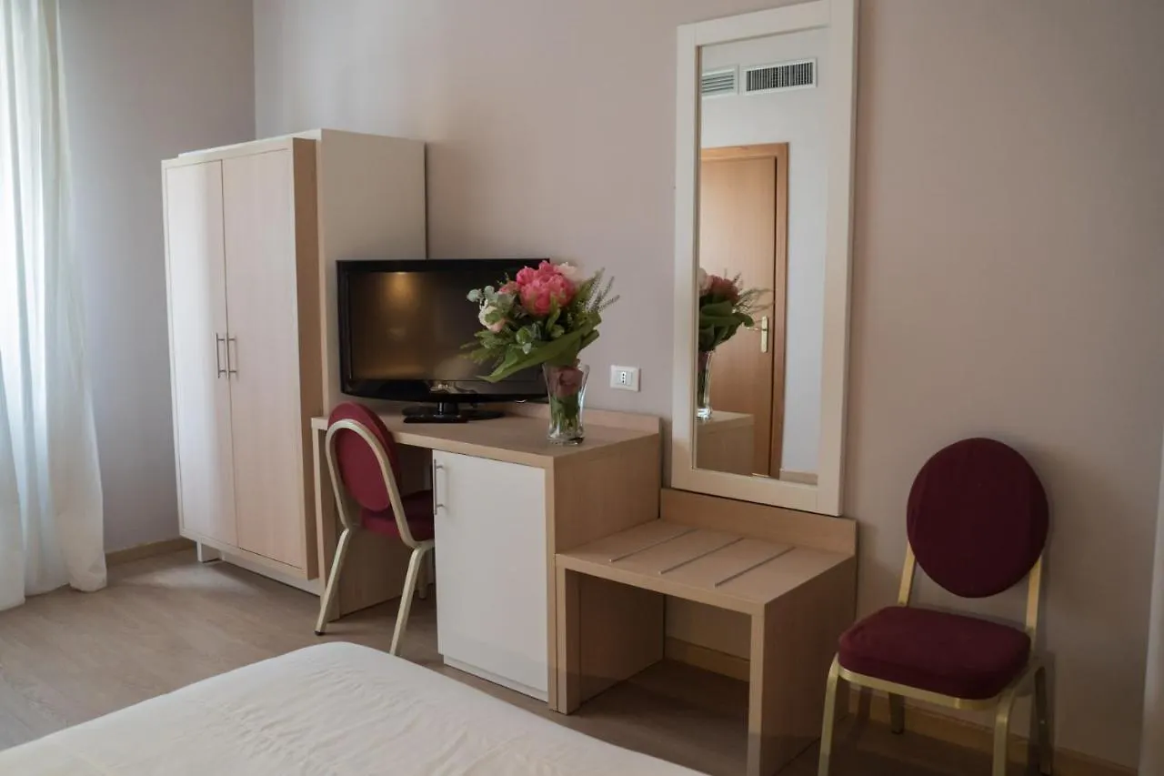 Hotel Mediterraneo Палермо