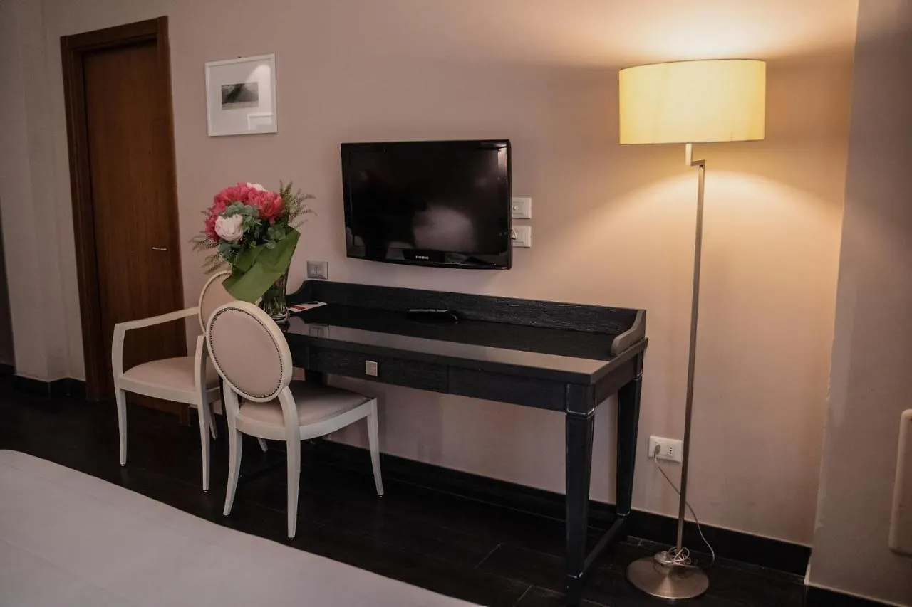 Hotel Mediterraneo Палермо