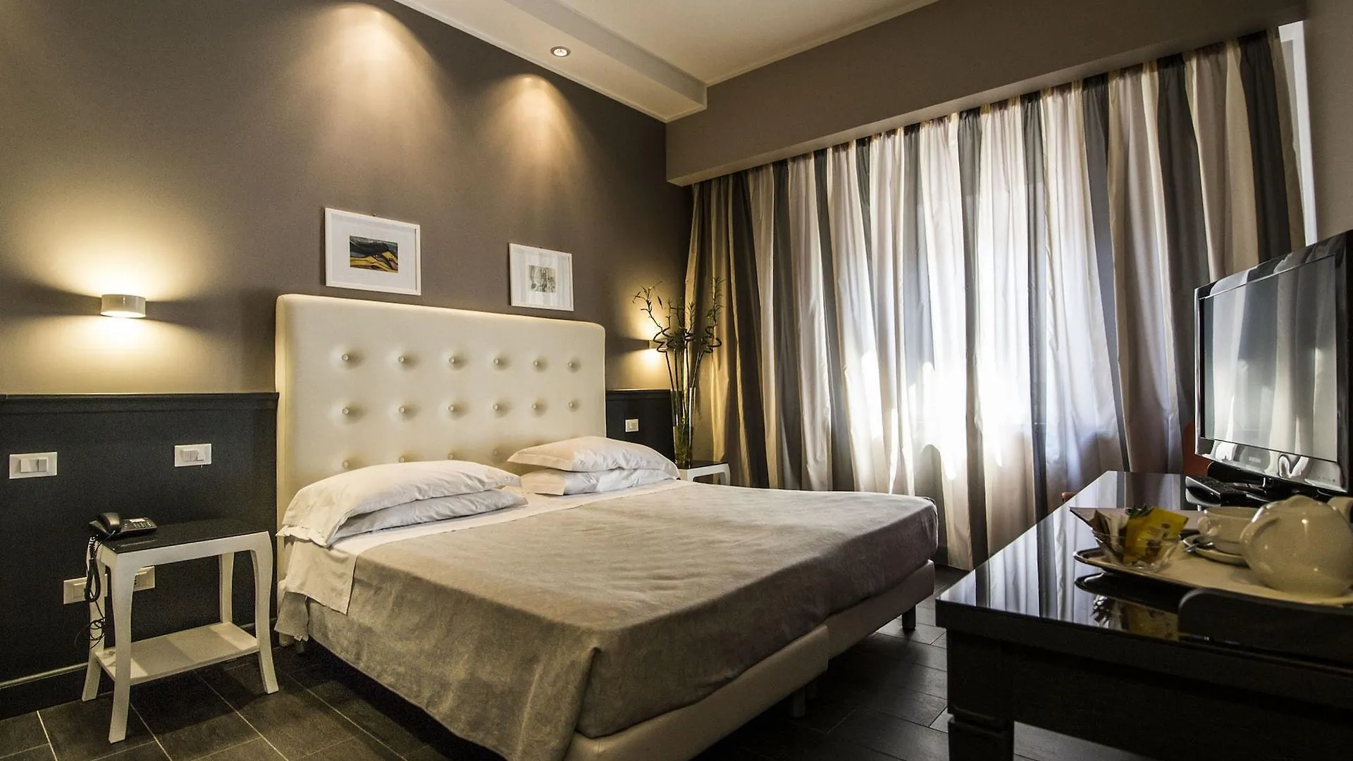 Hotel Mediterraneo Палермо