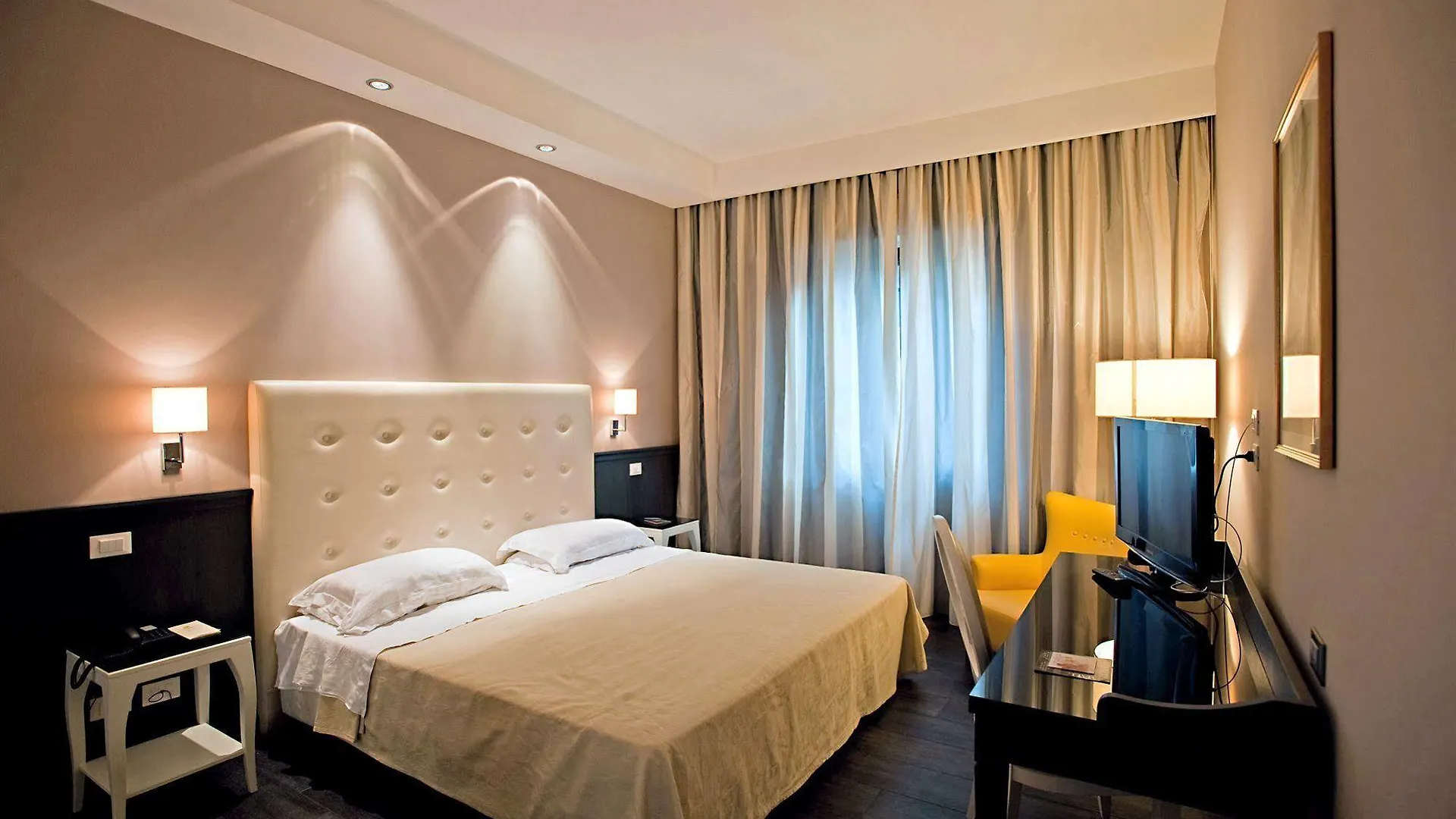 Hotel Mediterraneo Палермо 3*,